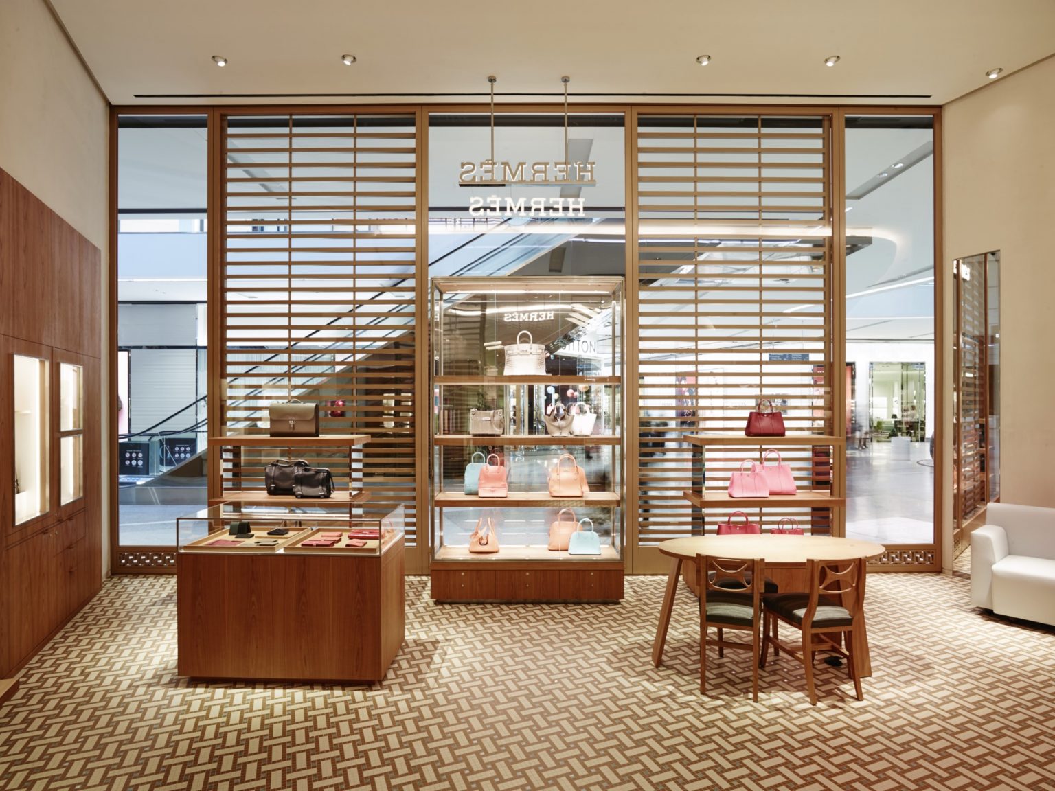 Hermes_Broadbeach_100716_150930 SMALL